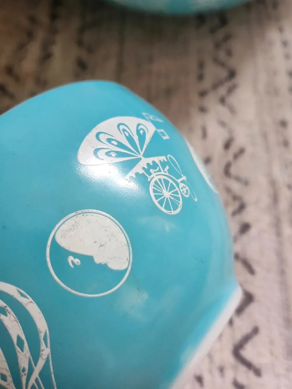 Pyrex balloons chip and dip set